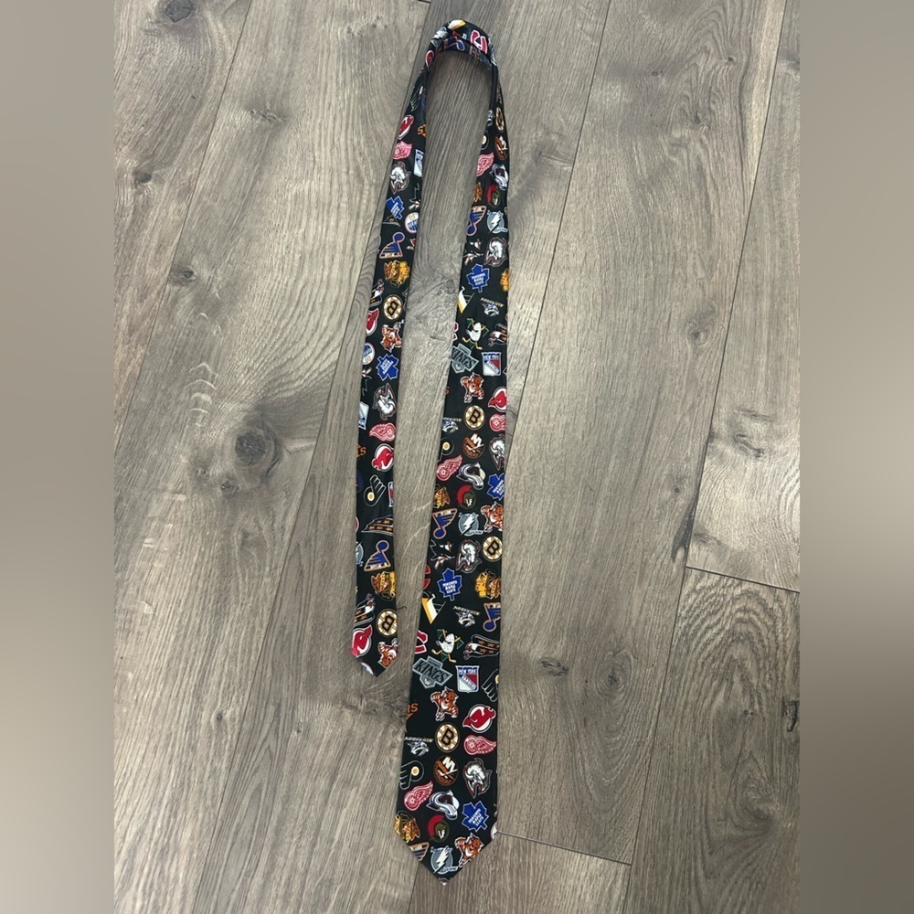 Men's NHL Team Logo Tie - Picture 2 of 3
